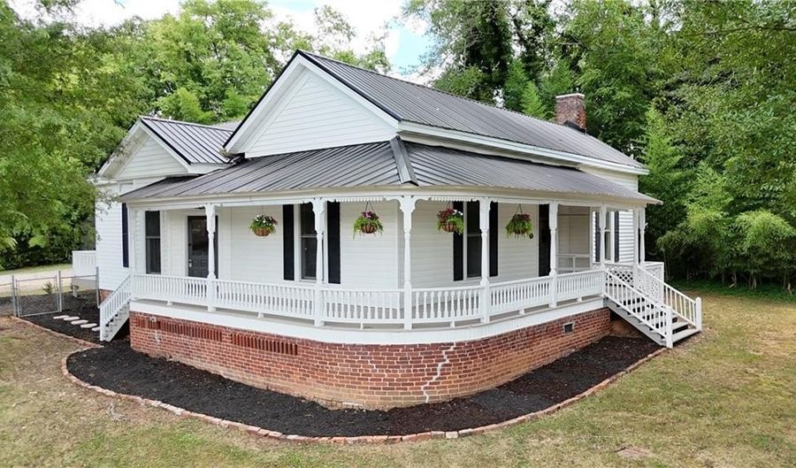 104 Cherry St, Adairsville, GA 30103 - 3 Beds, 2 Bath