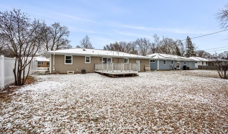 1801 N OUTAGAMIE St, Appleton, WI 54914 - 3 Beds, 2 Bath