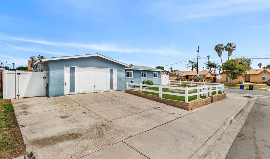901 Saint George Ct, Spring Valley, CA 91977 - 4 Beds, 2 Bath