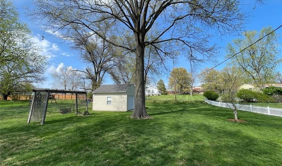 433 Essen Ln, Ballwin, MO 63021 - 3 Beds, 1 Bath