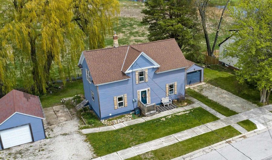 1215 NAVARINO St, Algoma, WI 54201 - 4 Beds, 2 Bath