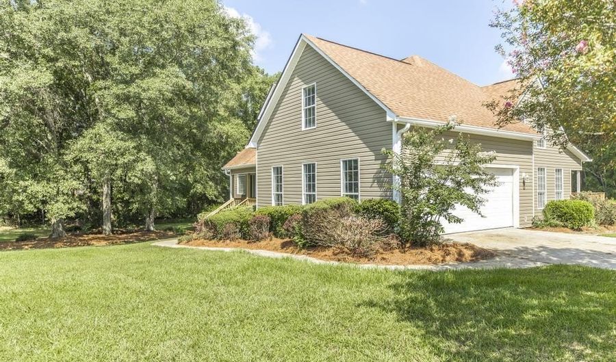 355 Old Oak, Macon, GA 31216 - 3 Beds, 3 Bath
