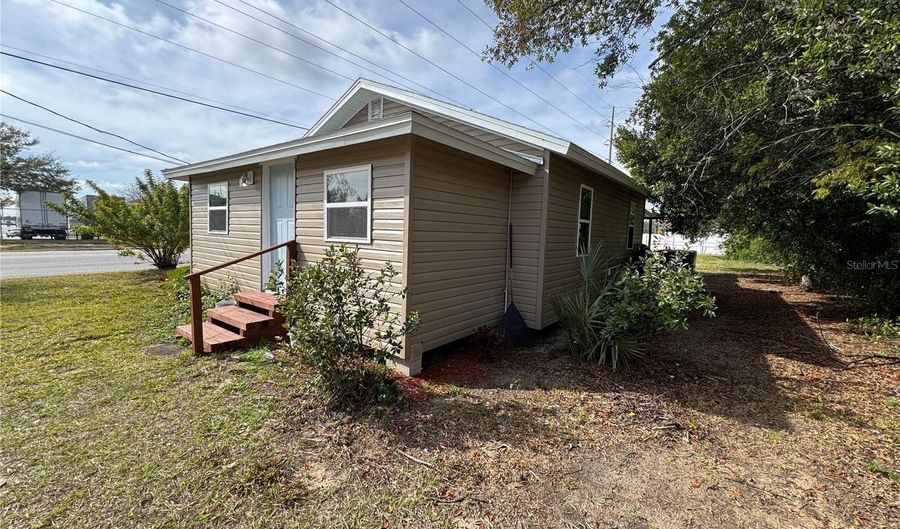 620 OAK St, Auburndale, FL 33823 - 2 Beds, 1 Bath