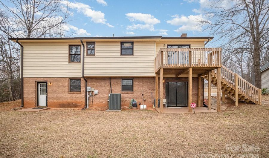 717 2nd St SW, Conover, NC 28613 - 4 Beds, 3 Bath