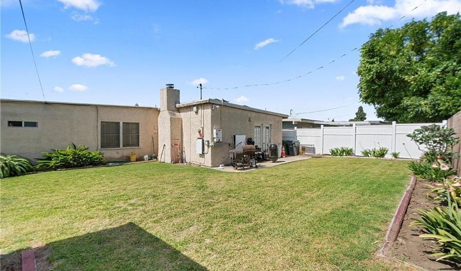 1601 163 St W, Compton, CA 90220 - 3 Beds, 2 Bath