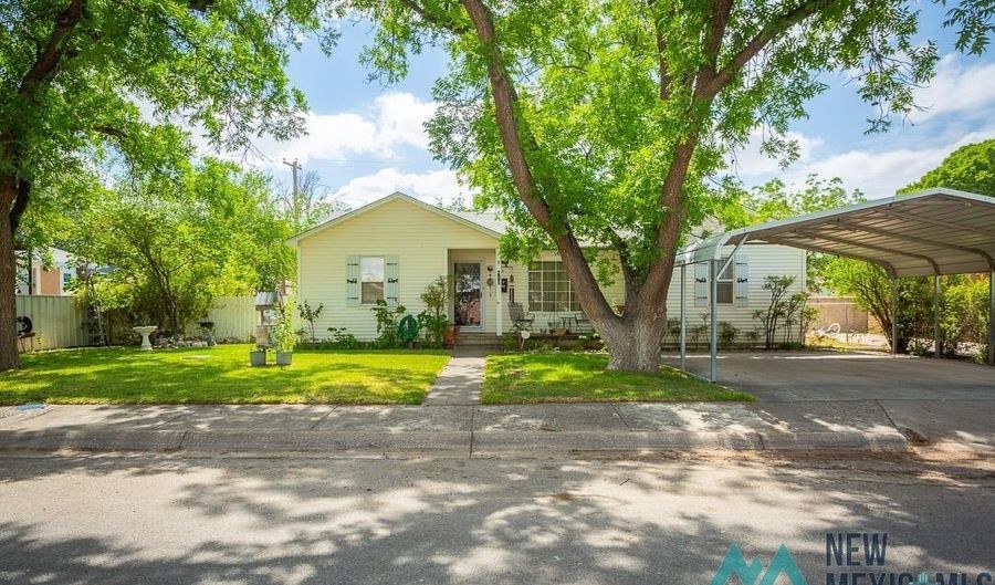912 S 6th St, Artesia, NM 88210 - 3 Beds, 2 Bath