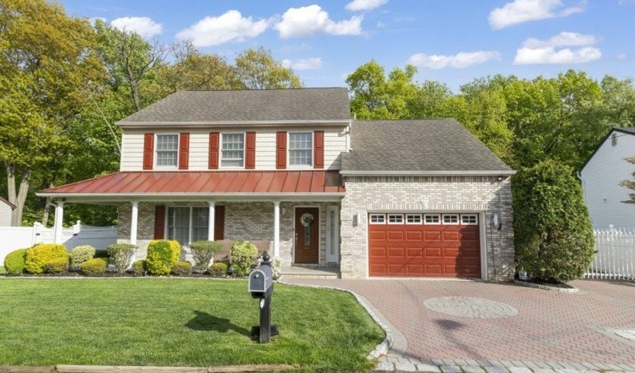 279 Nathan Ct, Aberdeen Twp., NJ 07721 - 4 Beds, 3 Bath