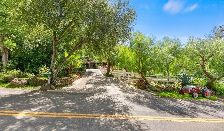29012 Crags Dr, Agoura Hills, CA 91301 - 3 Beds, 2 Bath