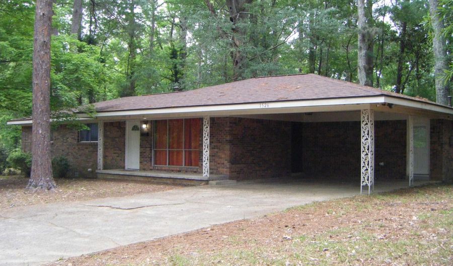 1526 Pine Manor Dr, Arkadelphia, AR 71923 - 3 Beds, 2 Bath
