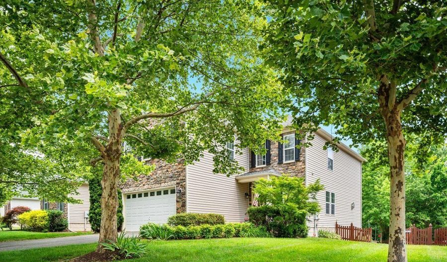 25030 GRAYWACKE Dr, Aldie, VA 20105 - 5 Beds, 5 Bath
