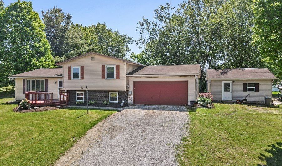 10960 Easton St NE, Alliance, OH 44601 - 3 Beds, 1 Bath