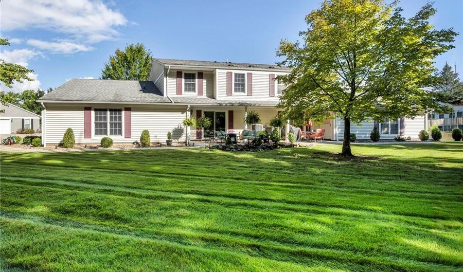 10237 INDEPENDENCE Dr, North Royalton, OH 44133 - 3 Beds, 2 Bath