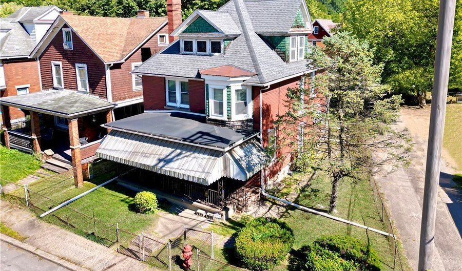 1225 Sheffield Ave, Aliquippa, PA 15001 - 5 Beds, 2 Bath