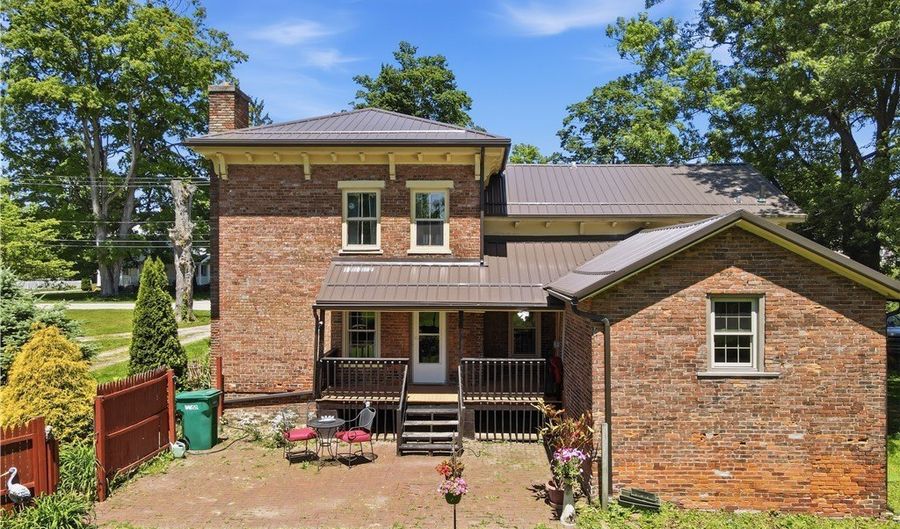 2934 College St, Austinburg, OH 44010 - 4 Beds, 3 Bath