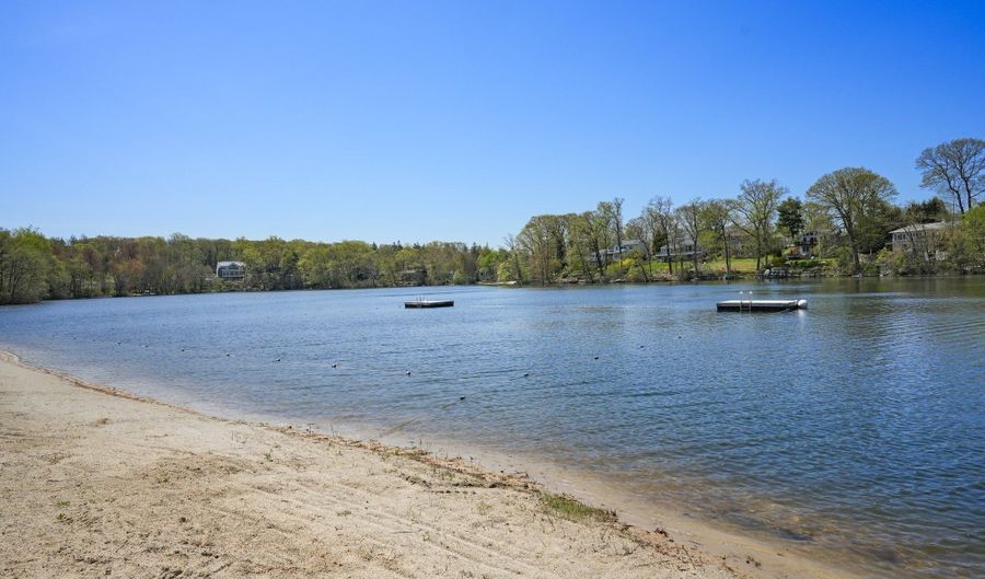 28 Alan Rd, Danbury, CT 06810 - 2 Beds, 2 Bath