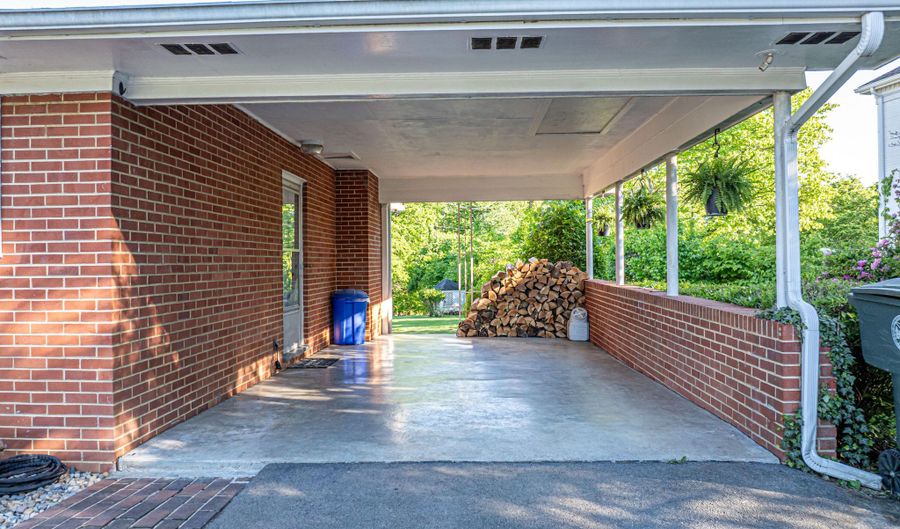 190 Crestview Dr, Abingdon, VA 24210 - 4 Beds, 2 Bath