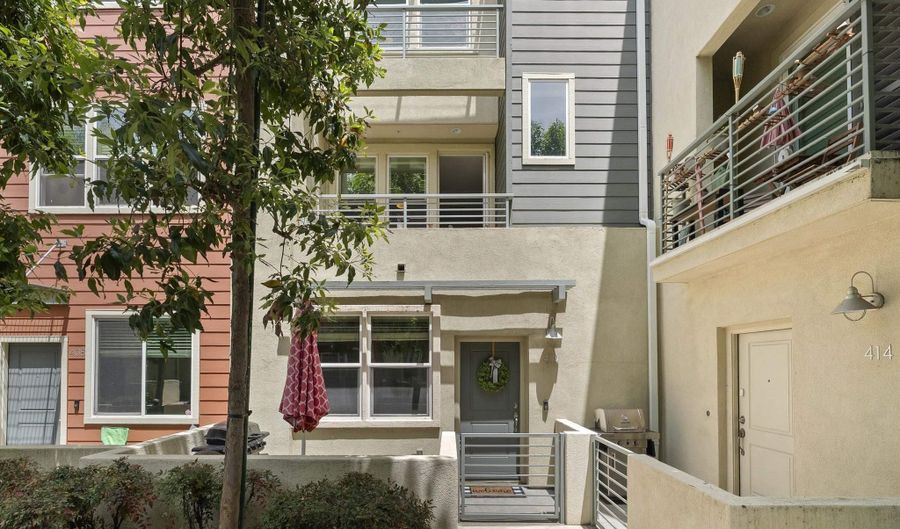 225 Royal Gln Unit #410, Escondido, CA 92025 - 3 Beds, 4 Bath