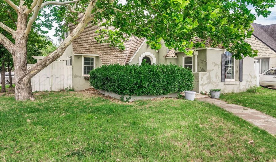 2422 S Washington St, Amarillo, TX 79109 - 4 Beds, 2 Bath