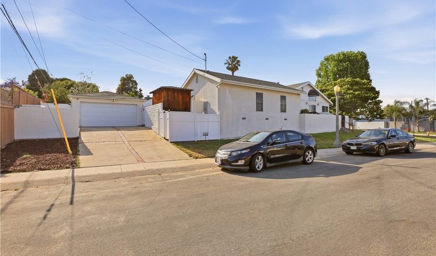 6200 W 77th St, Los Angeles, CA 90045 - 4 Beds, 4 Bath