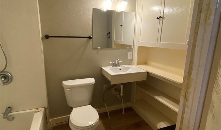 408 E 4th St, Alice, TX 78332 - 2 Beds, 1 Bath