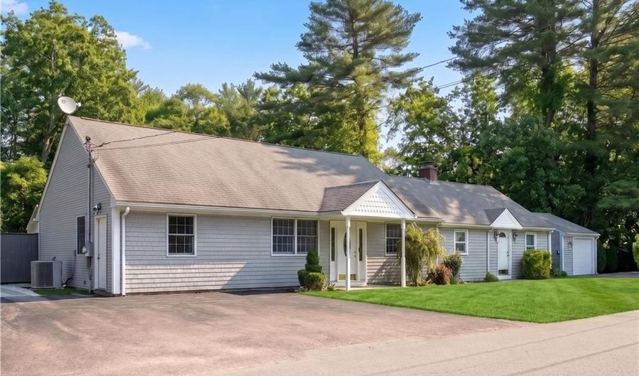 35 Leuba Rd, Coventry, RI 02816 - 2 Beds, 3 Bath