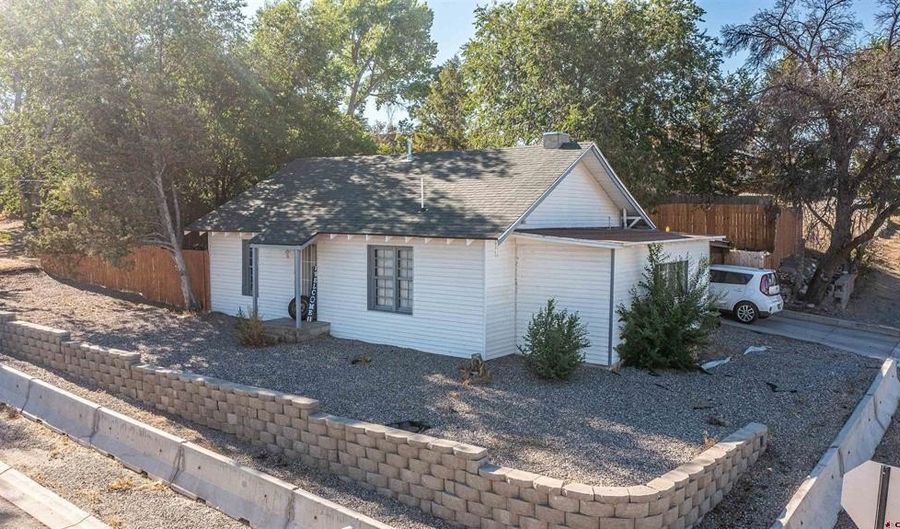 612 Lovers Ln, Aztec, NM 87410 - 2 Beds, 1 Bath