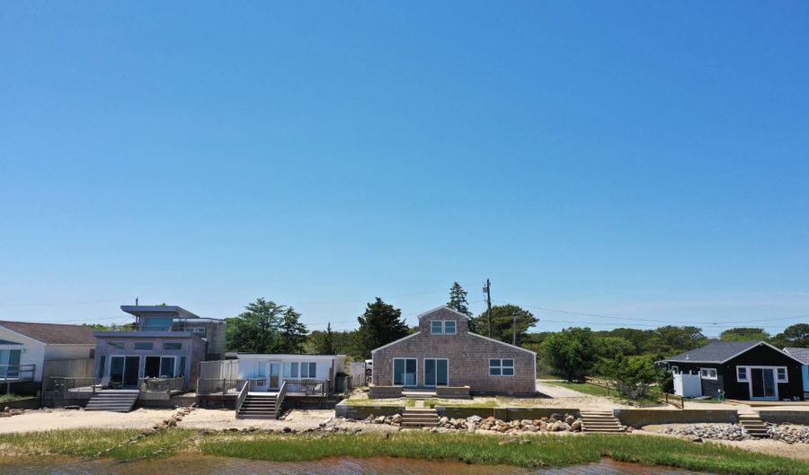 154 Shore Dr E, Amagansett, NY 11930 - 3 Beds, 2 Bath
