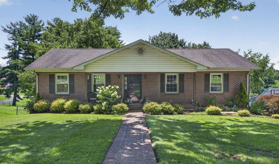 1140 Hillview Dr, Abingdon, VA 24210 - 4 Beds, 3 Bath