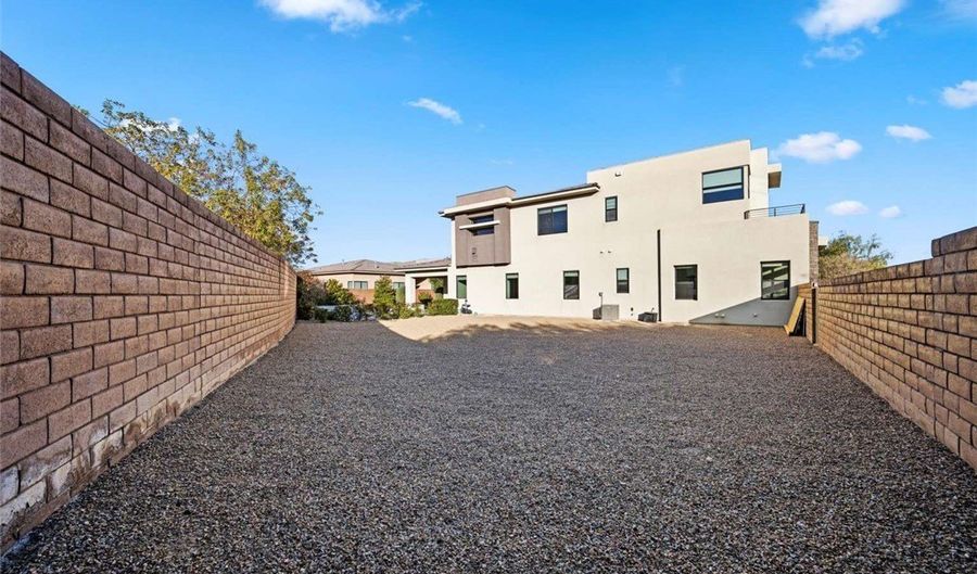 36 Hunting Horn Dr, Las Vegas, NV 89135 - 3 Beds, 5 Bath