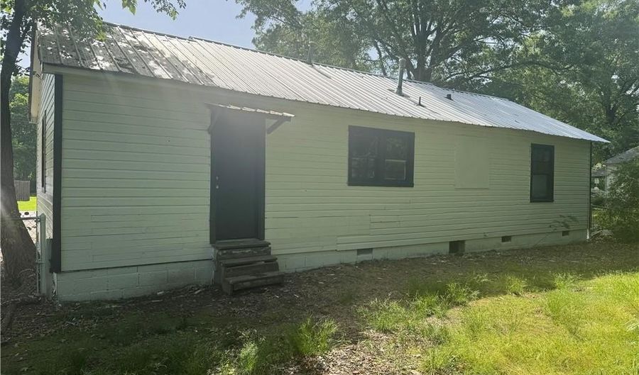 1025 Henry St, Alma, AR 72921 - 3 Beds, 1 Bath