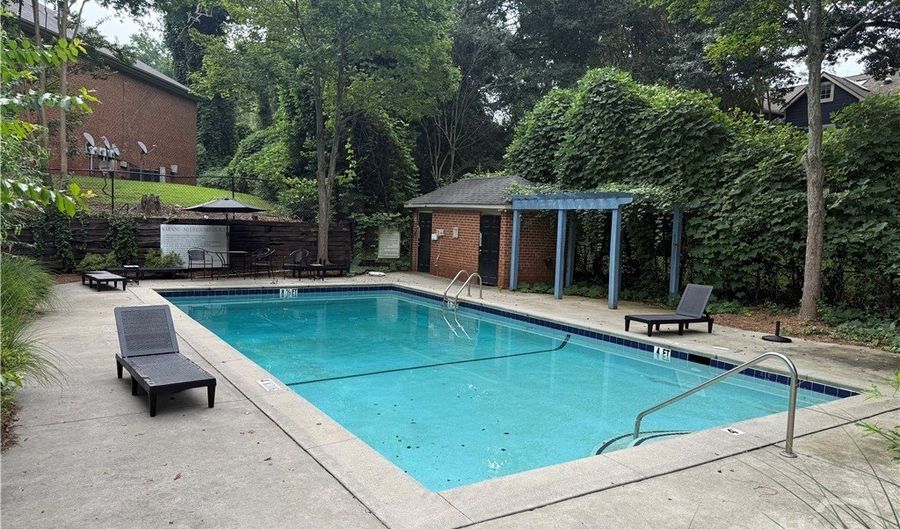 1055 Baxter 207, Athens, GA 30606 - 2 Beds, 2 Bath