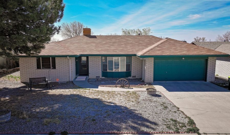 909 W FIRWOOD St, Bloomfield, NM 87413 - 2 Beds, 2 Bath