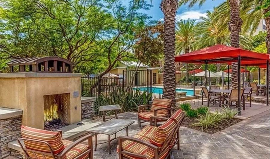 16 Compass, Aliso Viejo, CA 92656 - 2 Beds, 3 Bath