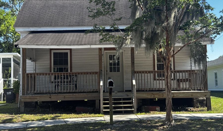 1506 Duke St, Beaufort, SC 29902 - 2 Beds, 1 Bath