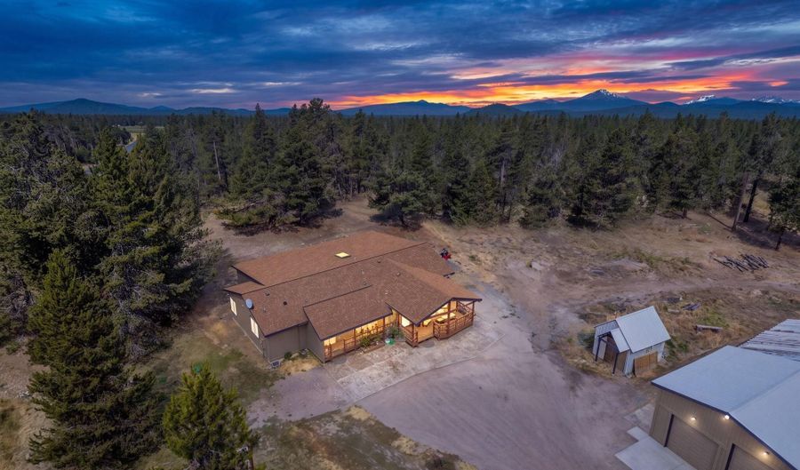 17812 Old Wood Rd, Bend, OR 97707 - 4 Beds, 2 Bath