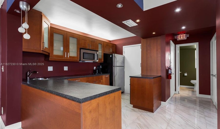 9440 W Bay Harbor Dr 2A, Bay Harbor Islands, FL 33154 - 1 Beds, 2 Bath