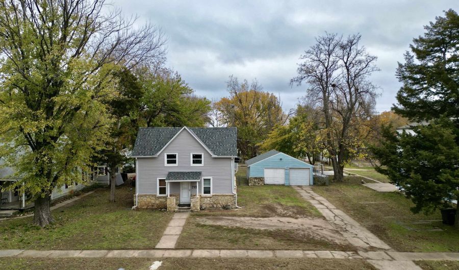 712 S C St, Arkansas City, KS 67005 - 3 Beds, 1 Bath