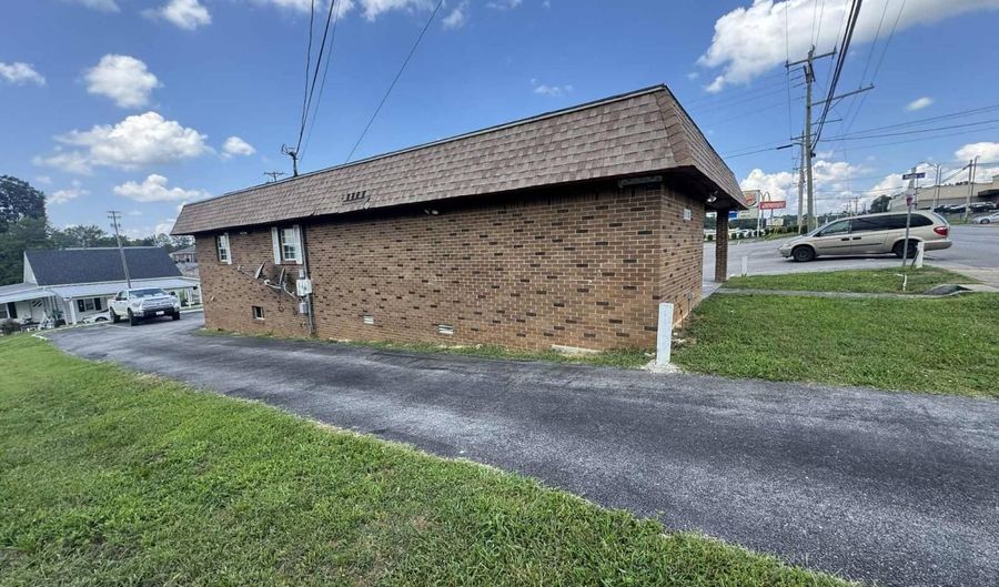 507 Cross St, Albany, KY 42602 - 0 Beds, 3 Bath