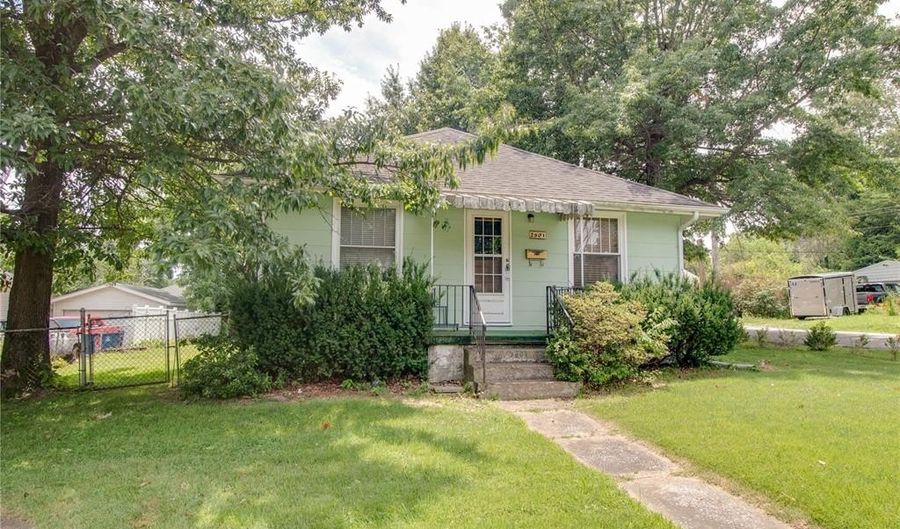 2801 Hillcrest Ave, Alton, IL 62002 - 2 Beds, 1 Bath