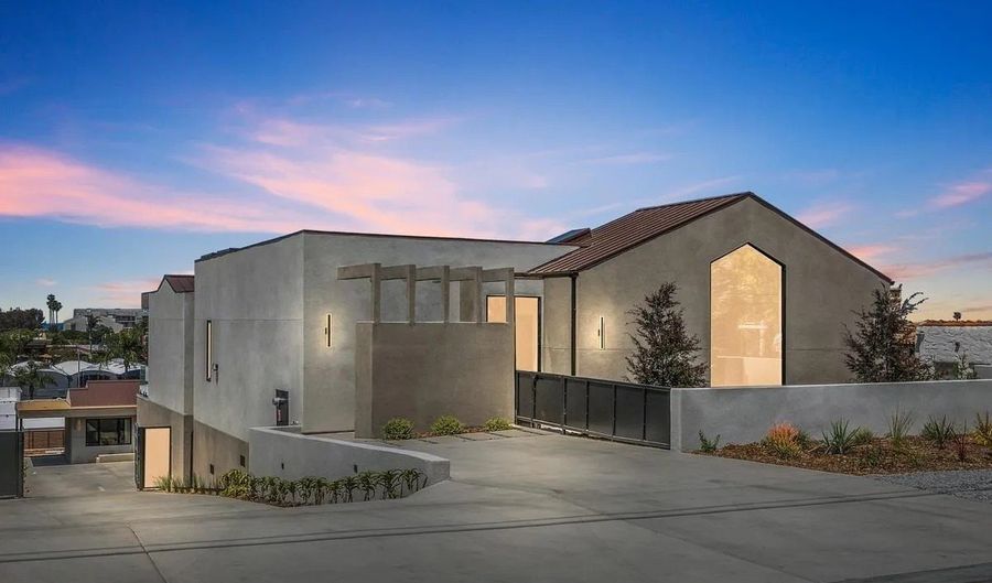 147 S Rios, Solana Beach, CA 92075 - 6 Beds, 8 Bath