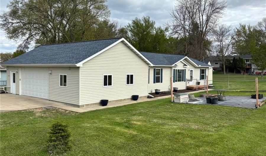 2200 Eunice Dr, Albert Lea, MN 56007 - 3 Beds, 2 Bath