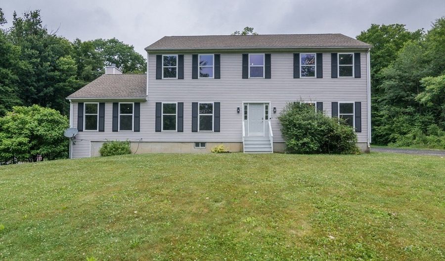 27 South St, Blandford, MA 01008 - 3 Beds, 3 Bath