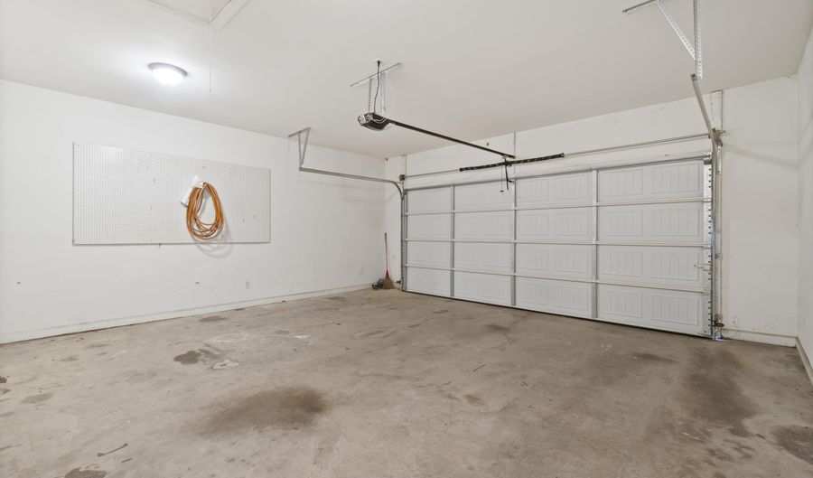 5712 Heritage Heights Dr, Benton, AR 72019 - 4 Beds, 2 Bath