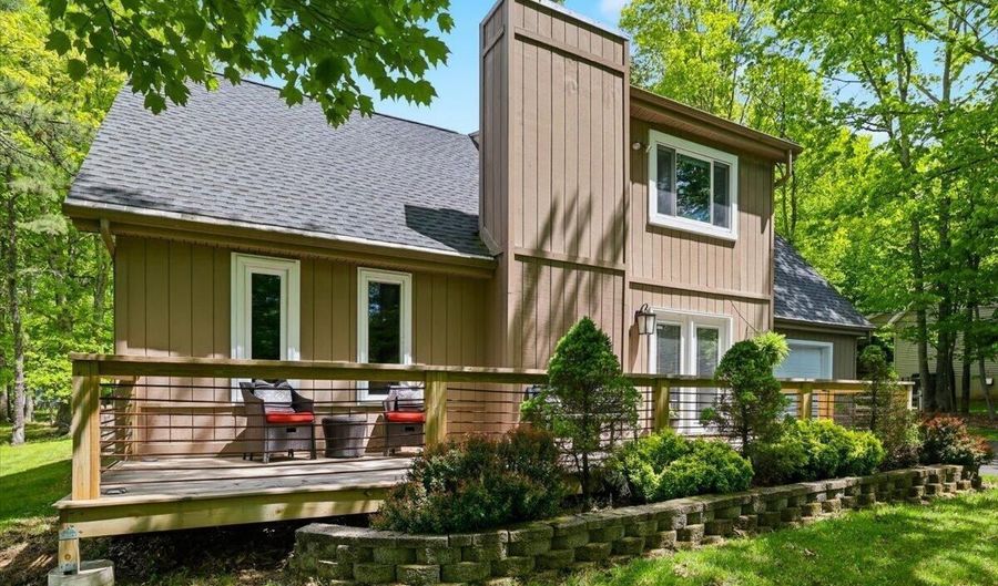 74 Byron Ln, Albrightsville, PA 18210 - 3 Beds, 2 Bath