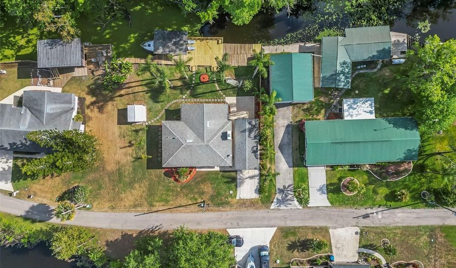 1877 RIVEREDGE Dr, Astor, FL 32102 - 2 Beds, 2 Bath