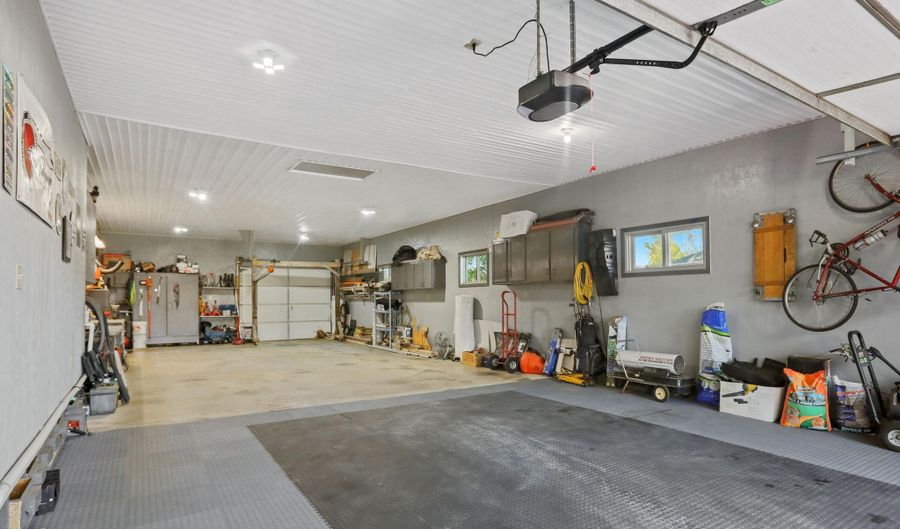 12927 Ironwood Dr, Aberdeen, SD 57401 - 4 Beds, 2 Bath