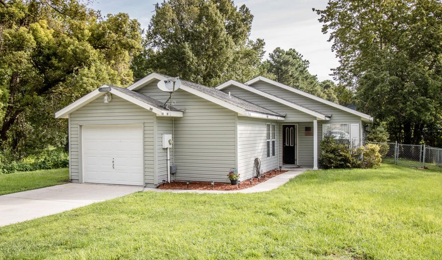 434 VERMONT Ave S, Green Cove Springs, FL 32043 - 4 Beds, 2 Bath
