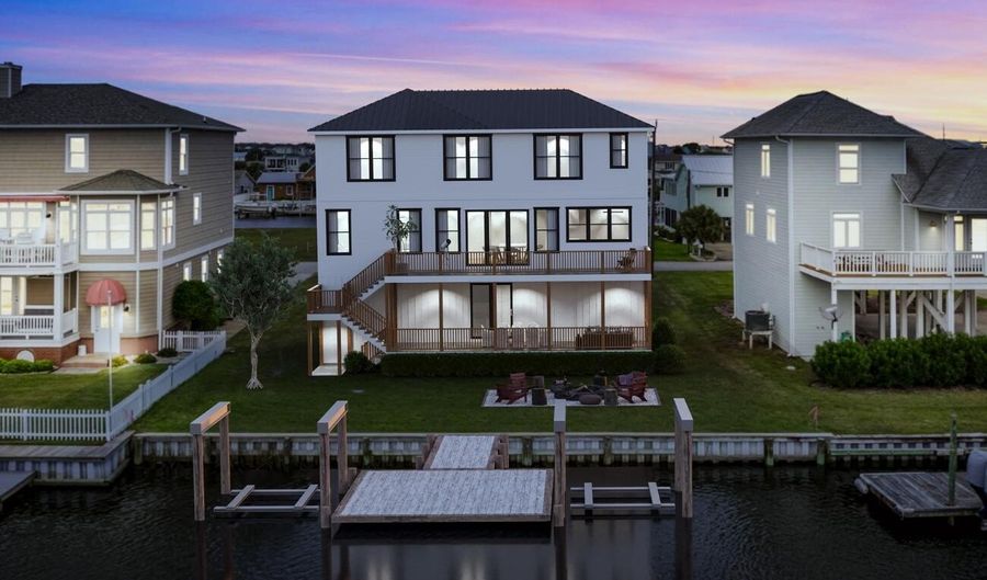 121 Sound Dr, Atlantic Beach, NC 28512 - 4 Beds, 6 Bath