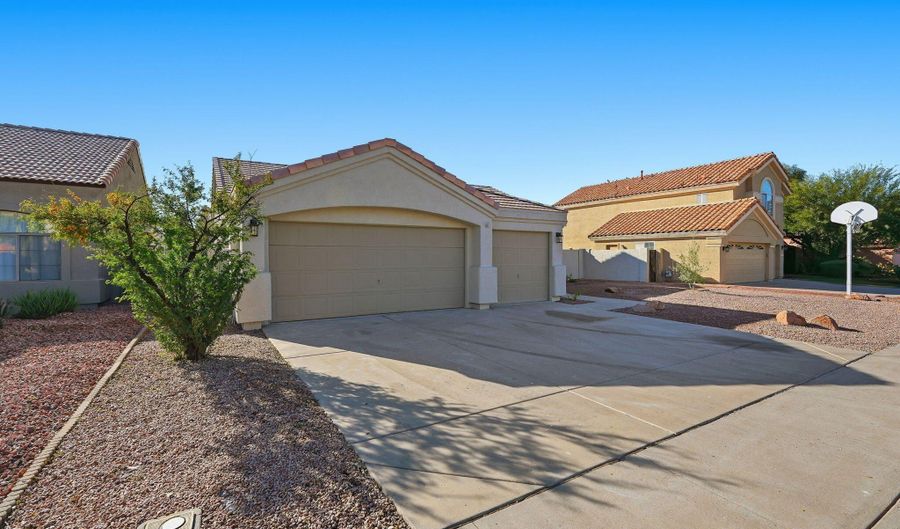 5341 W CHICAGO St, Chandler, AZ 85226 - 4 Beds, 2 Bath