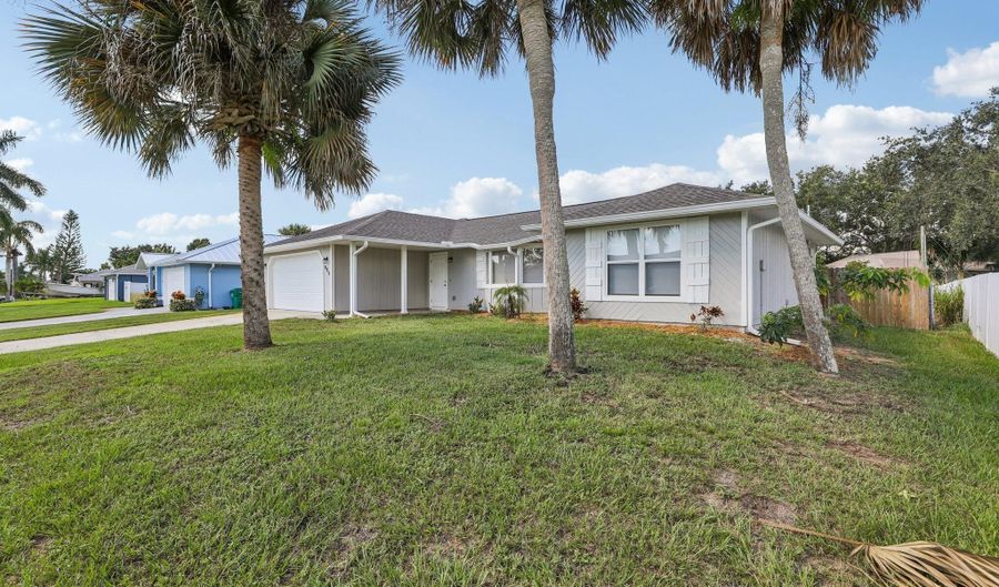 493 Quarry Ln, Sebastian, FL 32958 - 3 Beds, 2 Bath